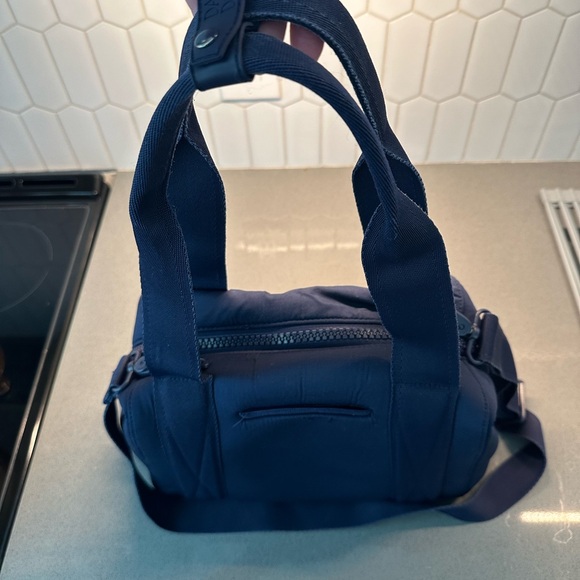 Danger Dover LANDON NEOPRENE CARRYALL BAG Small Navy - Picture 6 of 10